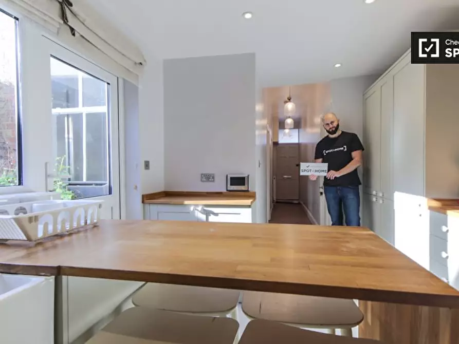 Immagine 4 di Appartamento in affitto  in a Queenstown Road a Lambeth