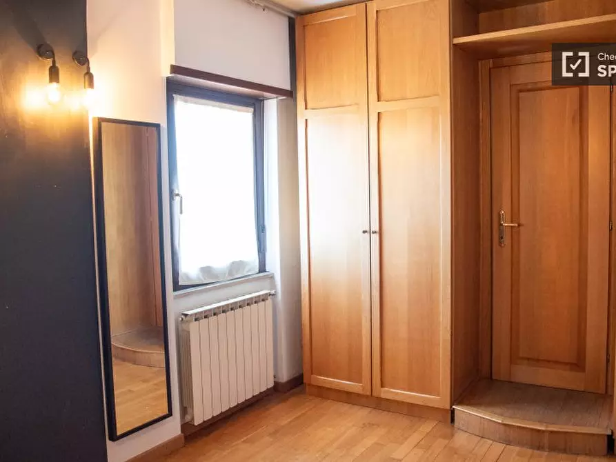Immagine 4 di Camera condivisa in affitto  in Via Luigi Lilio a Roma