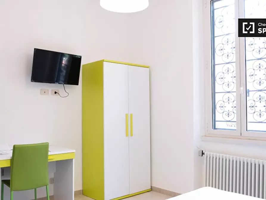 Immagine 4 di Camera condivisa in affitto  in Via dei Giovi a Roma