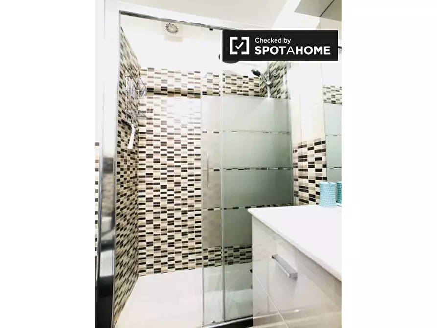 Immagine 8 di Camera condivisa in affitto  in Via Valdarno a Roma