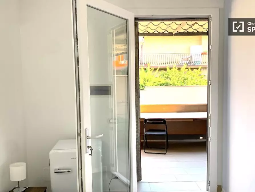 Immagine 3 di Camera condivisa in affitto  in Via di Carcaricola a Roma