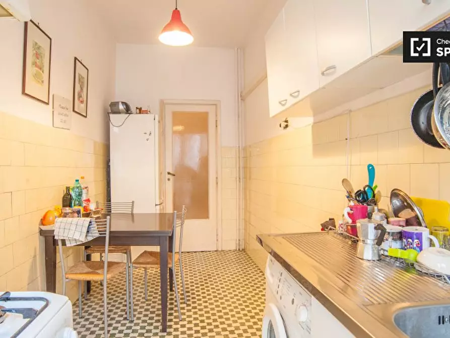 Immagine 7 di Camera condivisa in affitto  in Via Alba a Roma