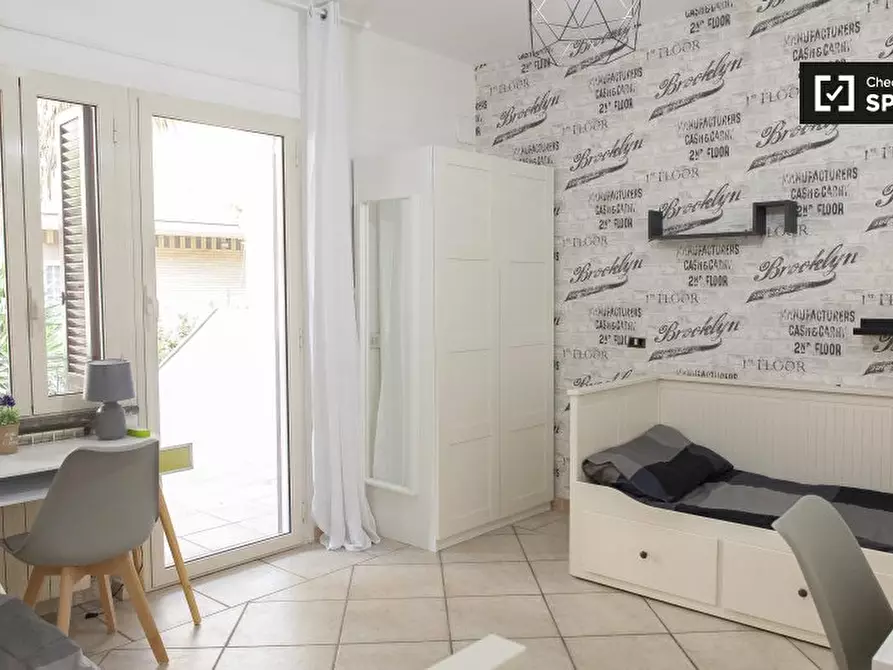 Immagine 2 di Camera condivisa in affitto  in Via Raddusa, 00133 Roma RM, Italy a Roma