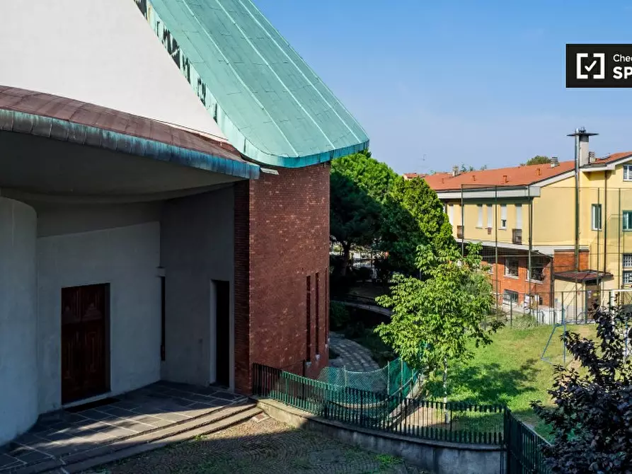 Immagine 5 di Camera condivisa in affitto  in Via Longarone a Milano