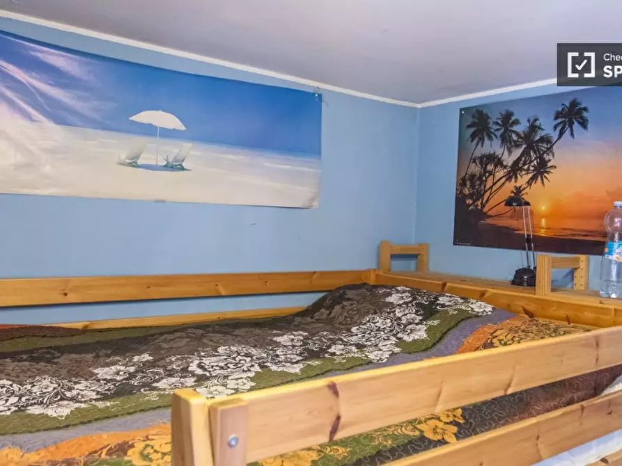 Immagine 2 di Camera condivisa in affitto  in Vicolo Casale Lumbroso a Roma