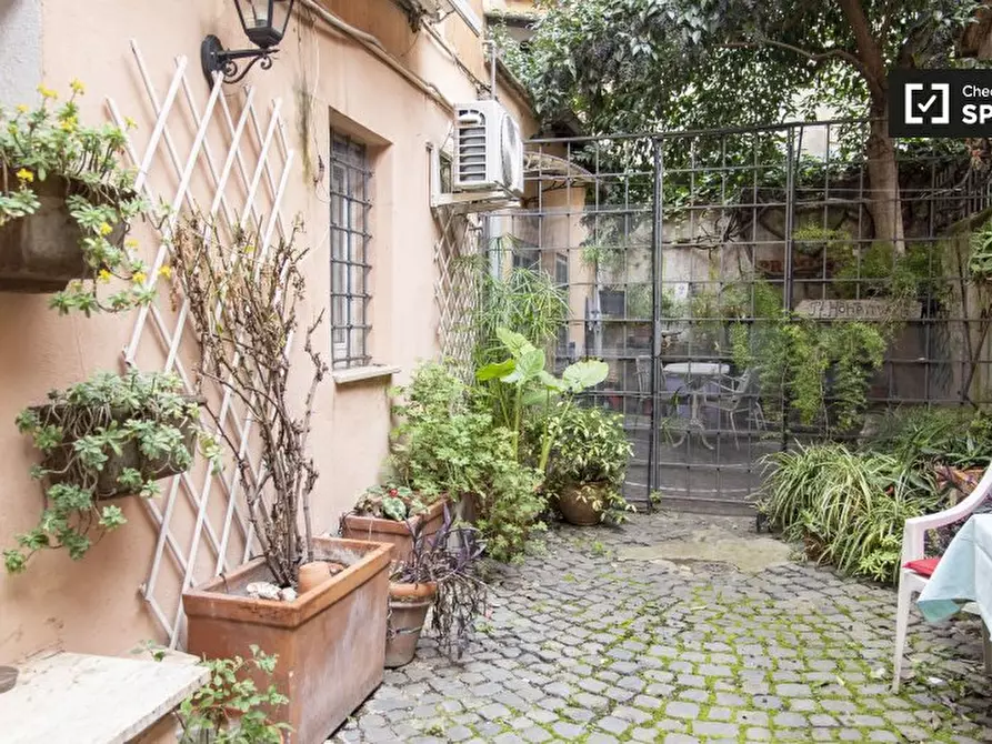 Immagine 17 di Appartamento in affitto  in Via della Scala a Roma