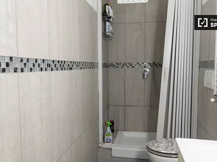 Immagine 6 di Camera condivisa in affitto  in Via Grottaferrata a Roma