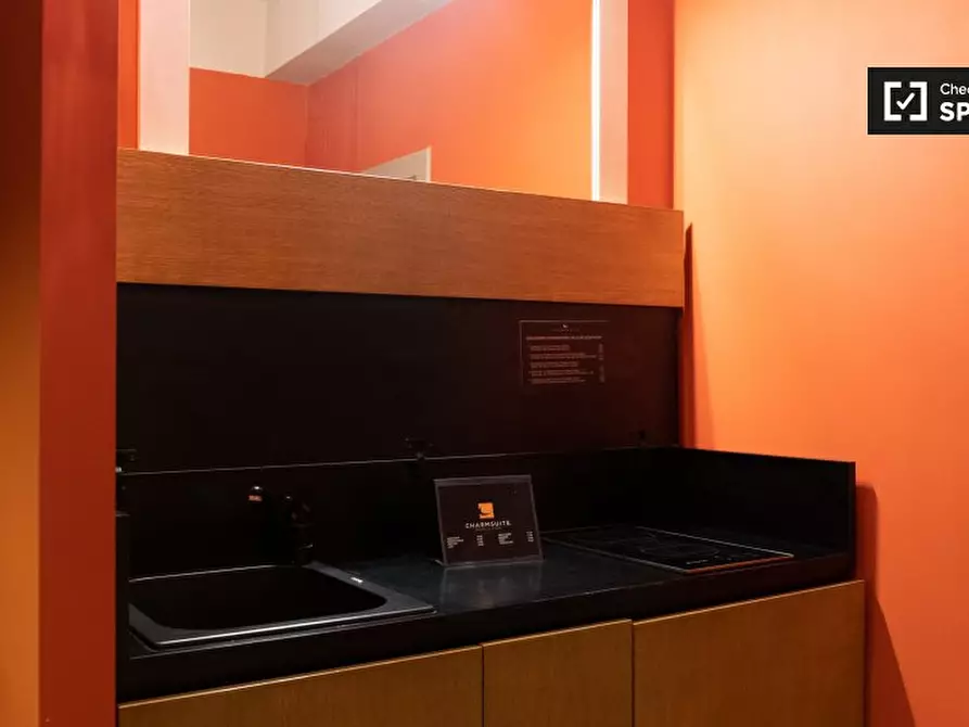 Immagine 2 di Ufficio in affitto  in Via del Banco di Santo Spirito a Roma