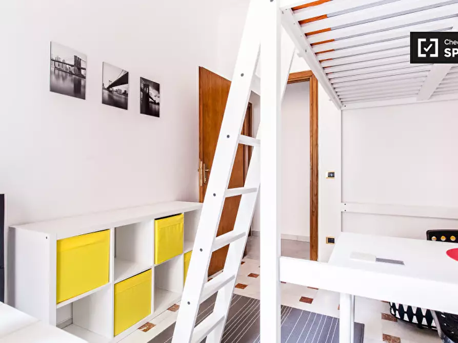 Immagine 3 di Camera condivisa in affitto  in Via Salaria a Roma