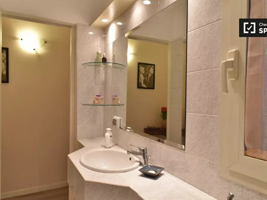 Immagine 11 di Appartamento in affitto  in Via dei Gigli d'Oro a Roma