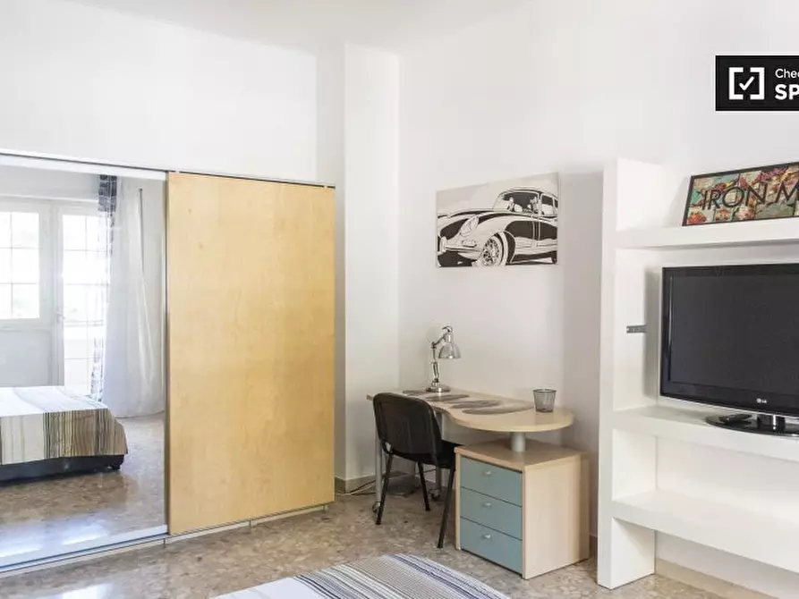 Immagine 3 di Camera condivisa in affitto  in Via Anastasio II a Roma