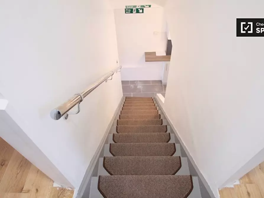Immagine 9 di Camera condivisa in affitto  in Swanton Gardens, London SW19 6BL, UK a Merton