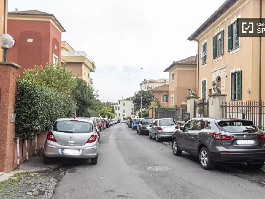 Immagine 16 di Camera condivisa in affitto  in Via Angelo Fava a Roma