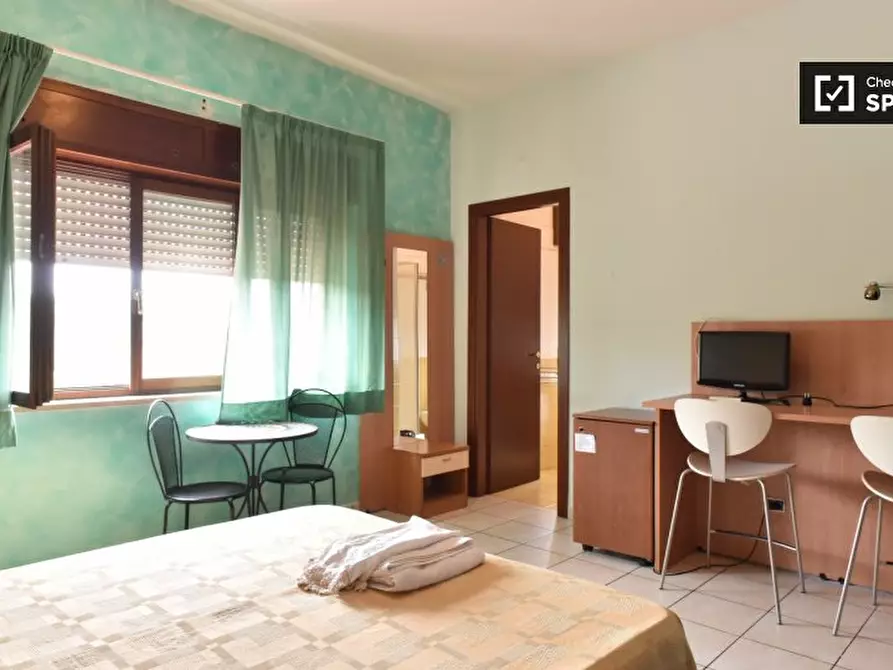 Immagine 4 di Camera condivisa in affitto  in Via Fraconalto a Roma