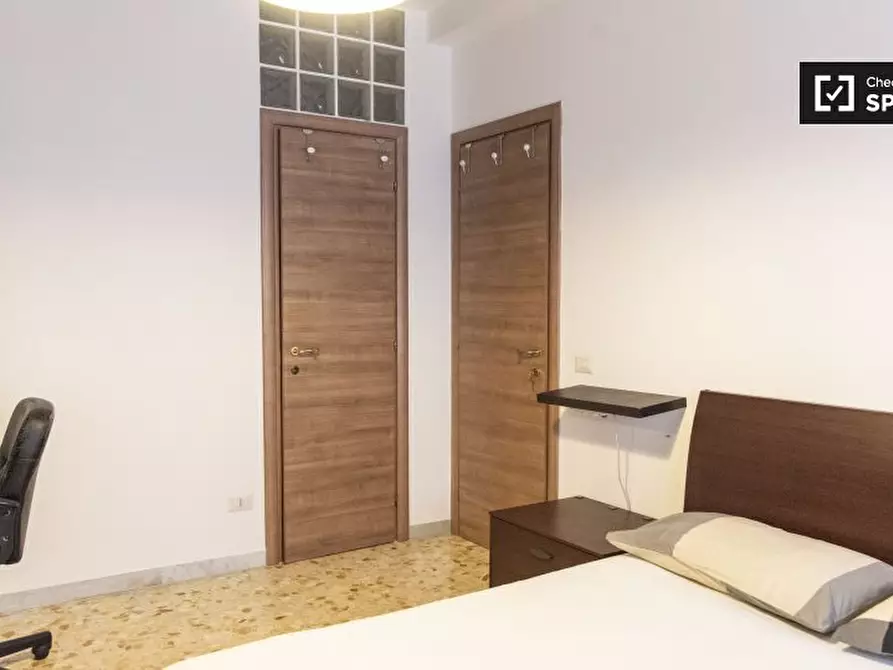 Immagine 3 di Camera condivisa in affitto  in Via Tarquinio Collatino a Roma