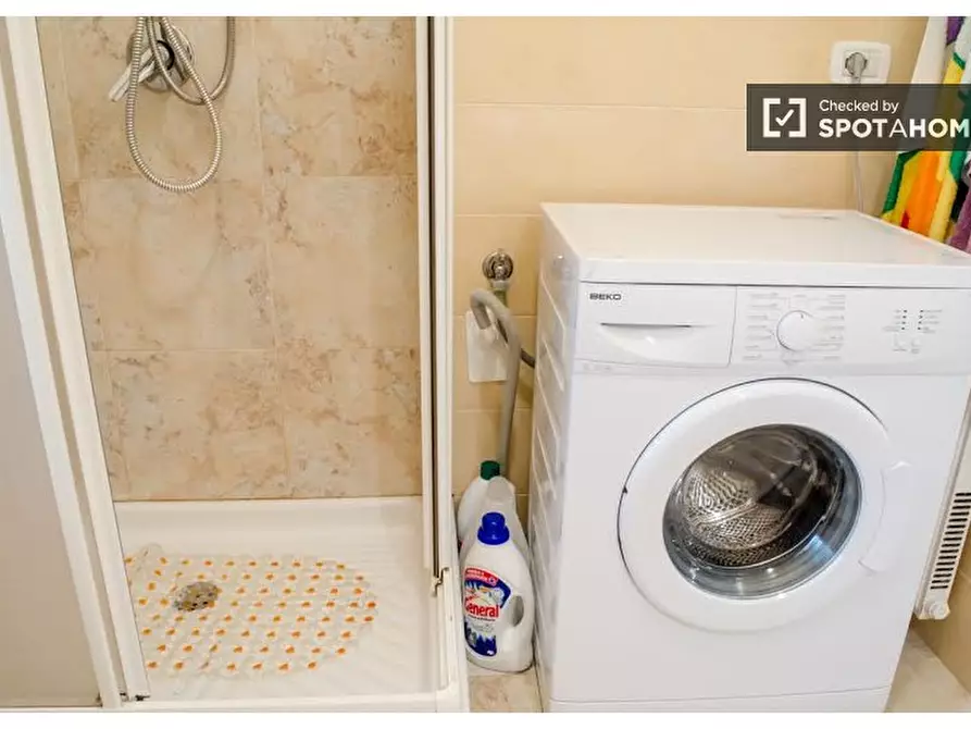 Immagine 9 di Camera condivisa in affitto  in Viale dello Scalo di San Lorenzo a Roma