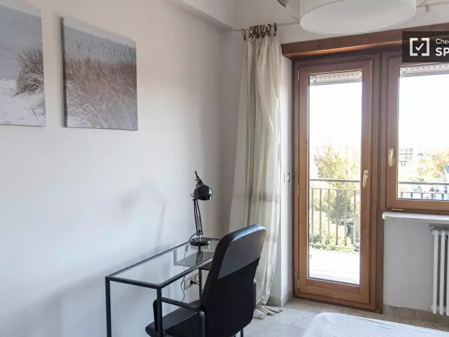 Immagine 2 di Camera condivisa in affitto  in Via Padre Semeria a Roma