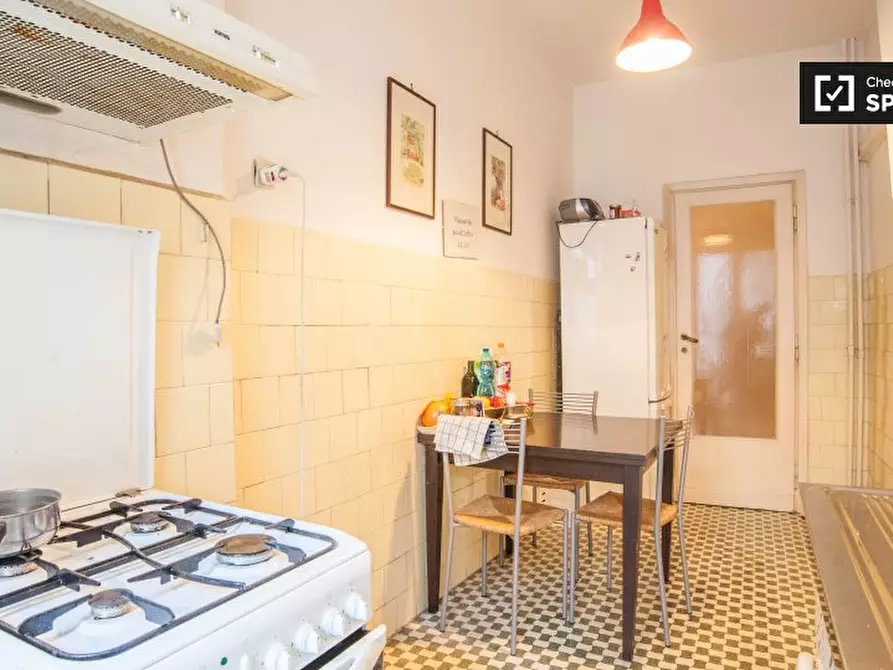 Immagine 8 di Camera condivisa in affitto  in Via Alba a Roma