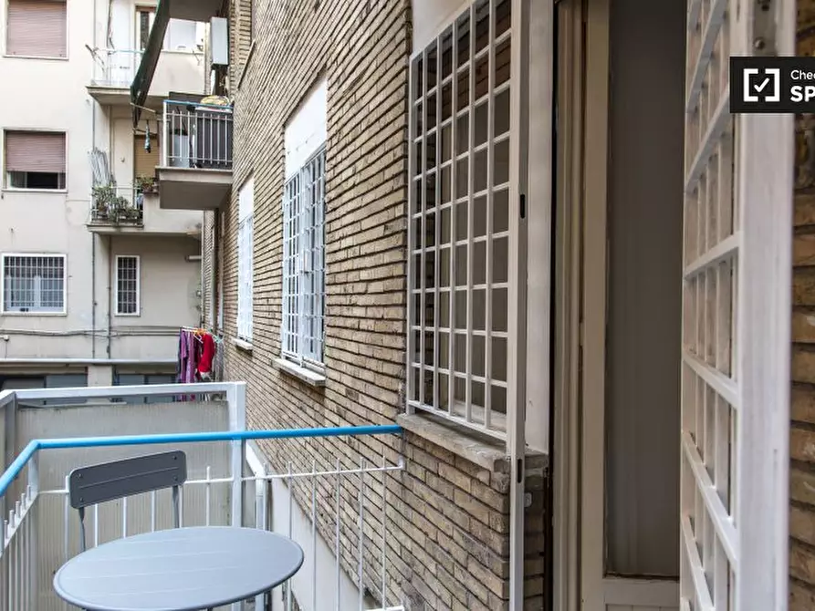 Immagine 3 di Camera condivisa in affitto  in Via Capo Miseno a Roma