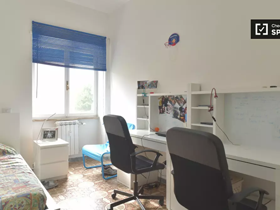 Immagine 2 di Camera condivisa in affitto  in Via Filippo Eredia a Roma