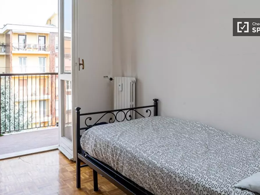 Immagine 3 di Camera condivisa in affitto  in Via Emilio de Marchi a Milano