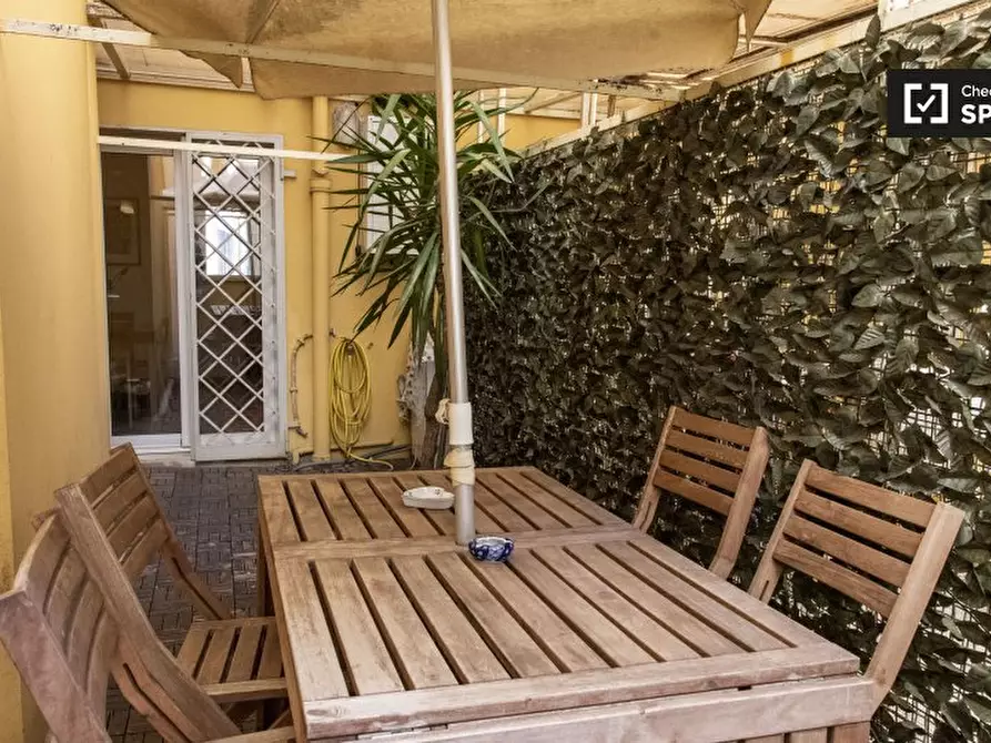 Immagine 12 di Camera condivisa in affitto  in Via Tigrè a Roma