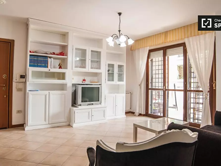 Immagine 8 di Camera condivisa in affitto  in Via del Podere Fiume a Roma