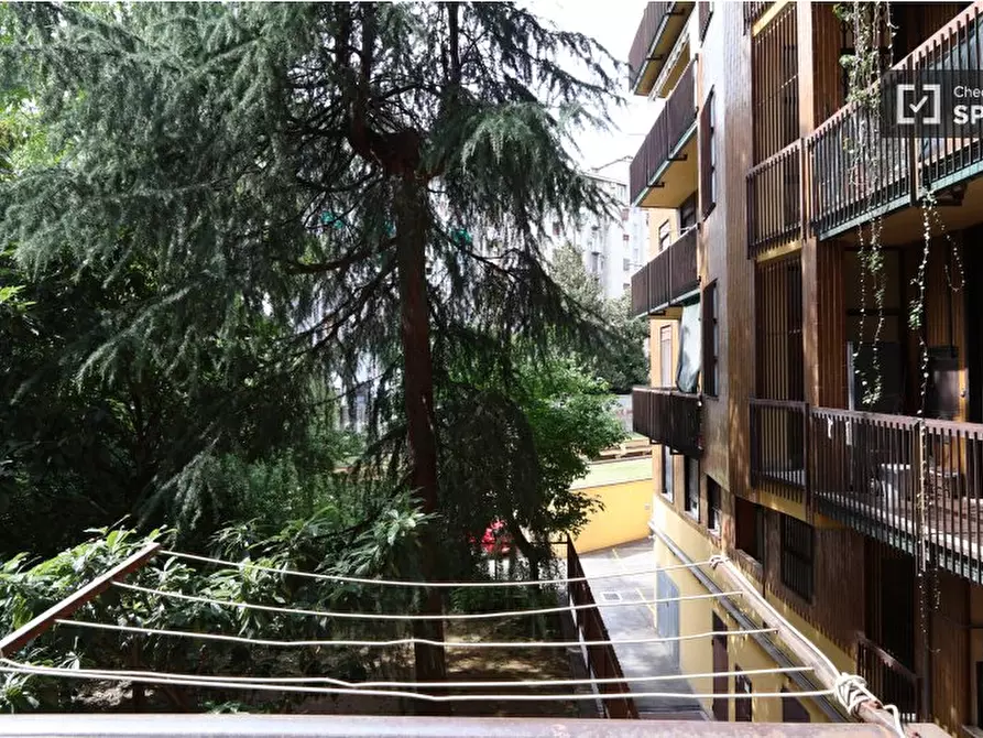 Immagine 12 di Camera condivisa in affitto  in Via Giambellino a Milano