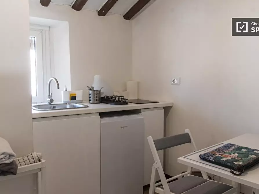 Immagine 13 di Appartamento in affitto  in Via di S. Calisto a Roma