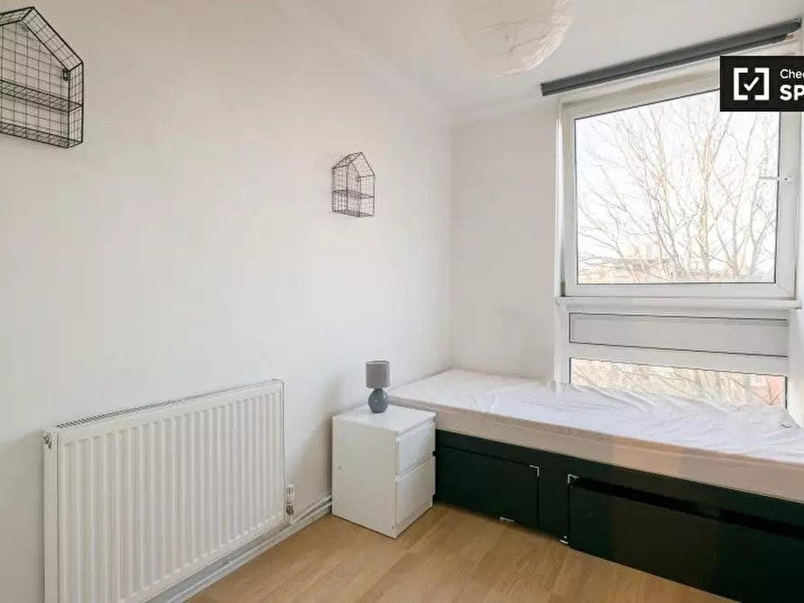 Immagine 1 di Camera condivisa in affitto  in St.Anns Rd, White City, London W11 4ST, UK a Kensington