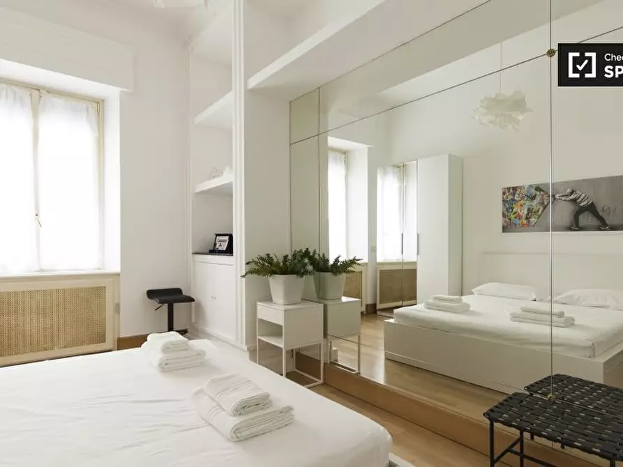 Immagine 11 di Appartamento in affitto  in Via dei Piatti a Milano