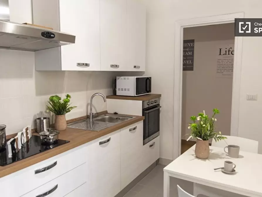 Immagine 10 di Camera condivisa in affitto  in Lungotevere di Pietra Papa a Roma