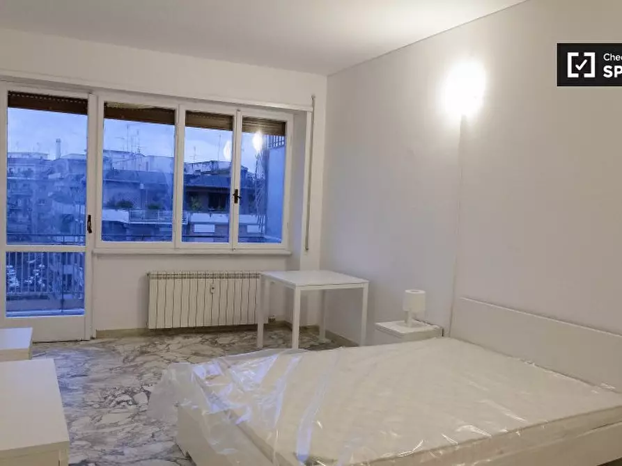 Immagine 4 di Camera condivisa in affitto  in Via Paola Falconieri a Roma