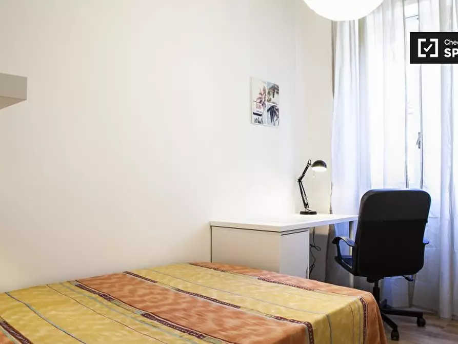 Immagine 4 di Camera condivisa in affitto  in Via Temistocle Calzecchi Onesti a Roma