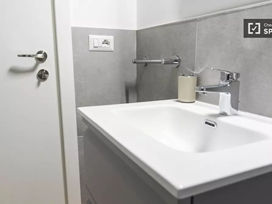 Immagine 12 di Camera condivisa in affitto  in Via Crema a Roma