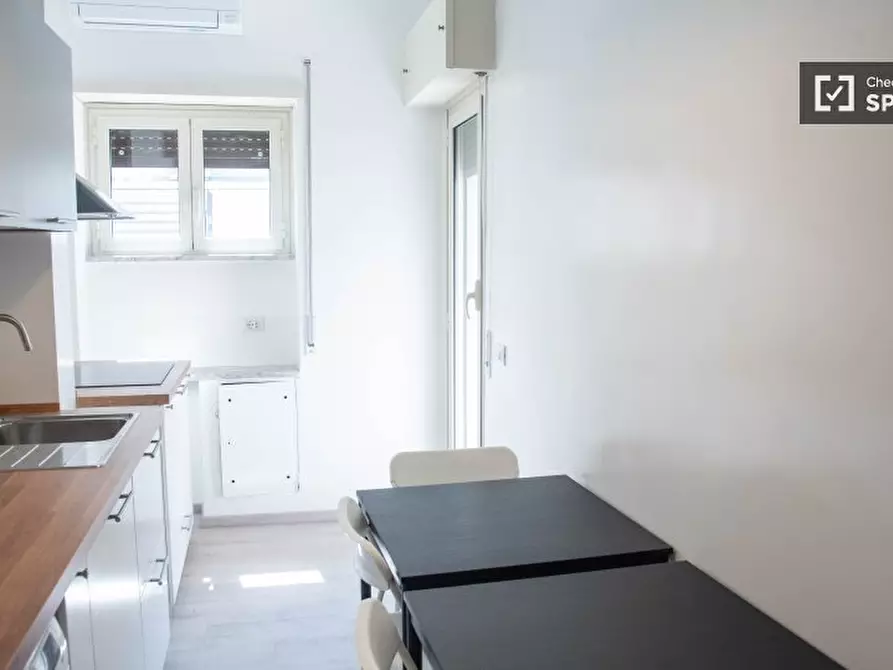 Immagine 13 di Camera condivisa in affitto  in Via Licinio Stolone a Roma