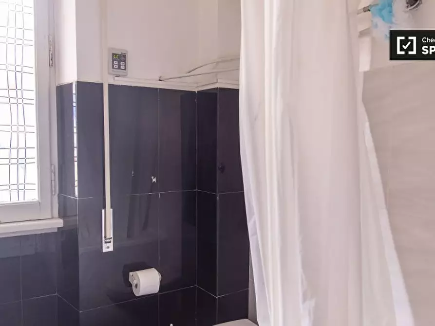 Immagine 3 di Camera condivisa in affitto  in Via Monte Cristallo a Roma