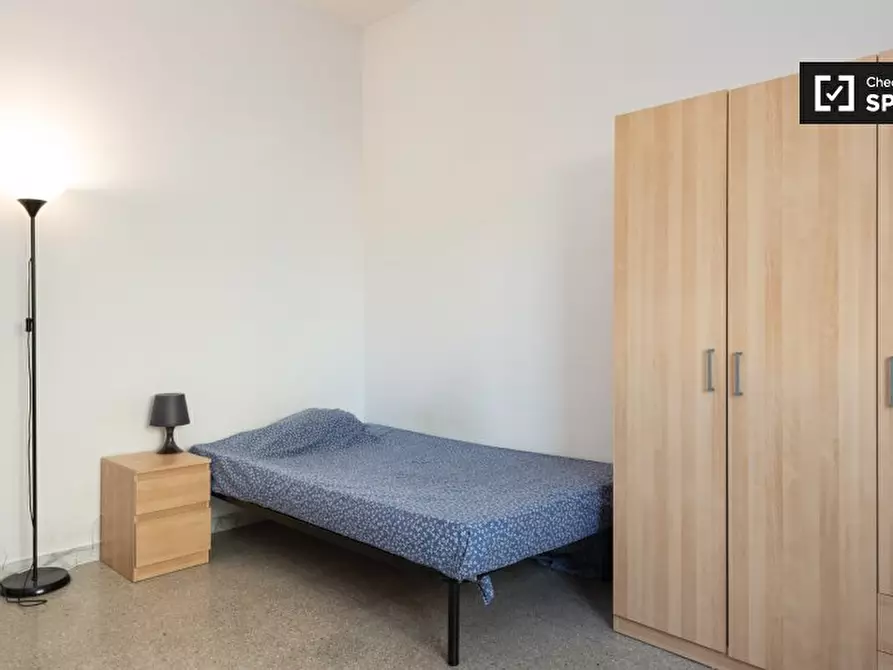 Immagine 2 di Camera condivisa in affitto  in Via Bisentina, 00139 Roma RM, Italy a Roma