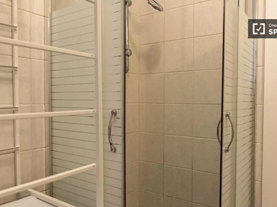 Immagine 8 di Camera condivisa in affitto  in Via in Selci a Roma