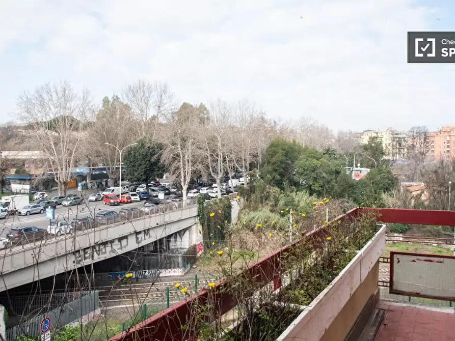 Immagine 18 di Camera condivisa in affitto  in Via Quirino Majorana a Roma