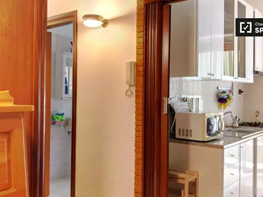 Immagine 10 di Camera condivisa in affitto  in Via Aquilonia, 00177 Roma RM, Italy a Roma