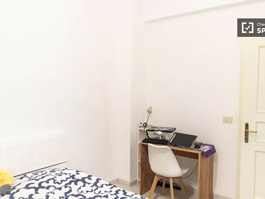 Immagine 3 di Camera condivisa in affitto  in Via Canzone del Piave a Roma