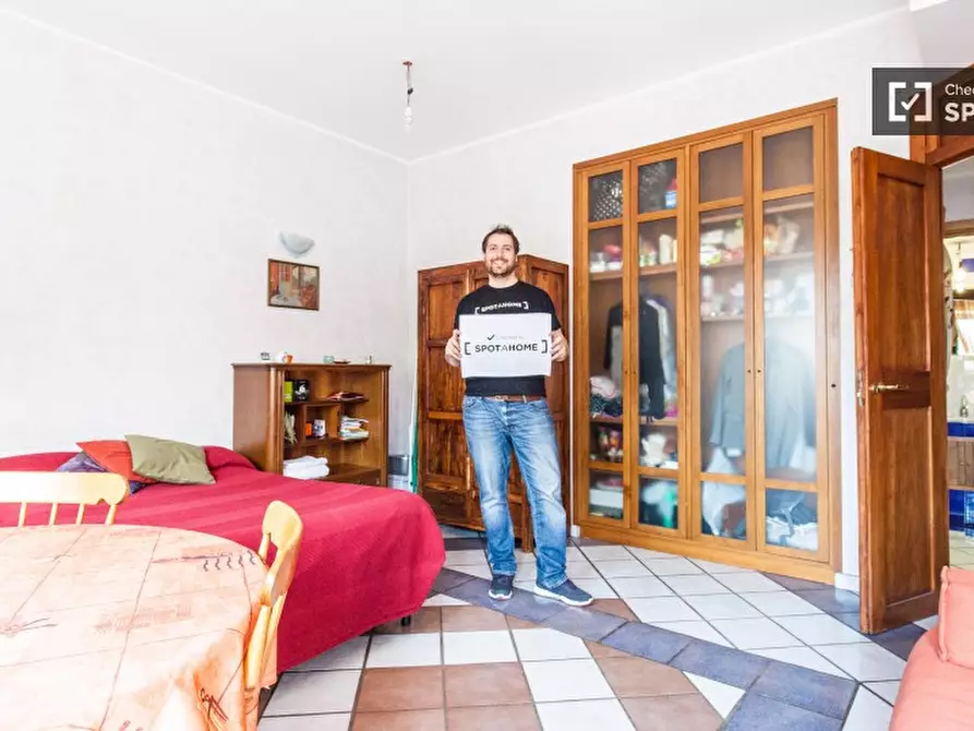 Immagine 10 di Camera condivisa in affitto  in Via Corinto a Roma