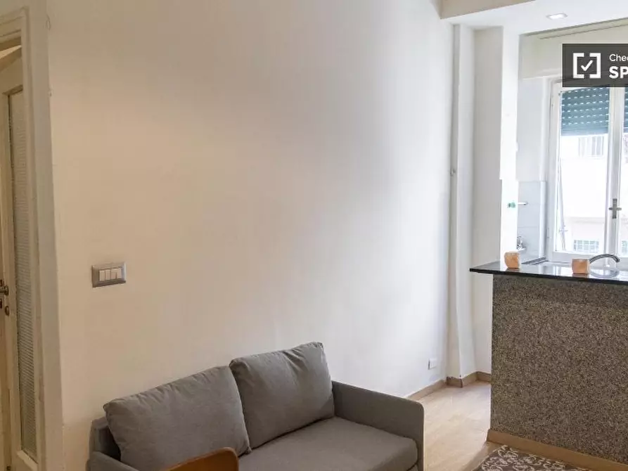 Immagine 10 di Appartamento in affitto  in Via Gian Luca Squarcialupo a Roma