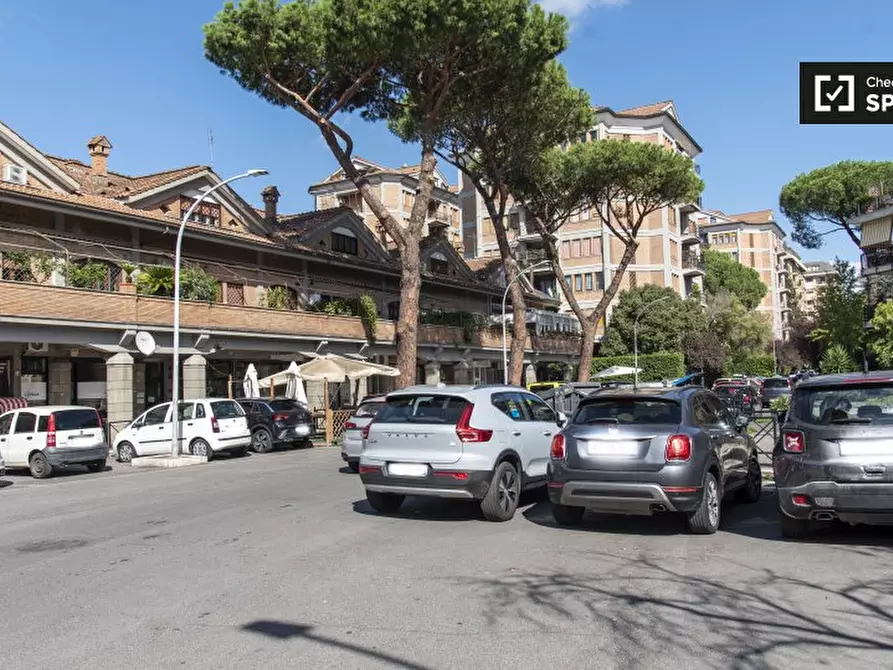 Immagine 11 di Camera condivisa in affitto  in Via Luigi Lilio a Roma