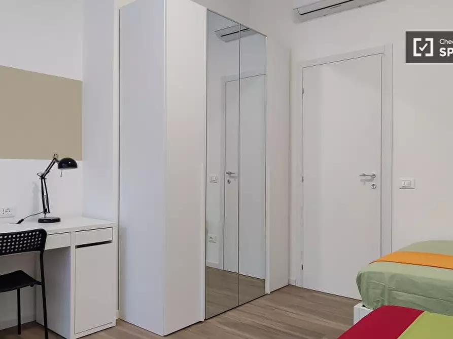 Immagine 3 di Camera condivisa in affitto  in Viale Monza a Milano