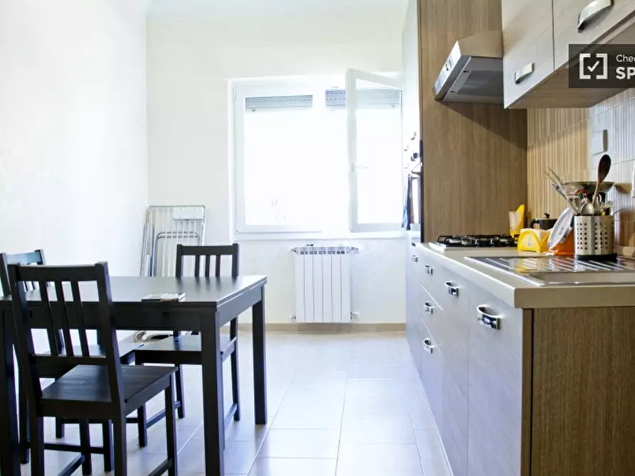 Immagine 6 di Camera condivisa in affitto  in Viale di Tor Marancia a Roma