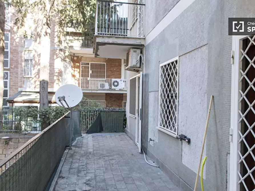 Immagine 13 di Camera condivisa in affitto  in Via Giuseppe Lorenzoni a Roma