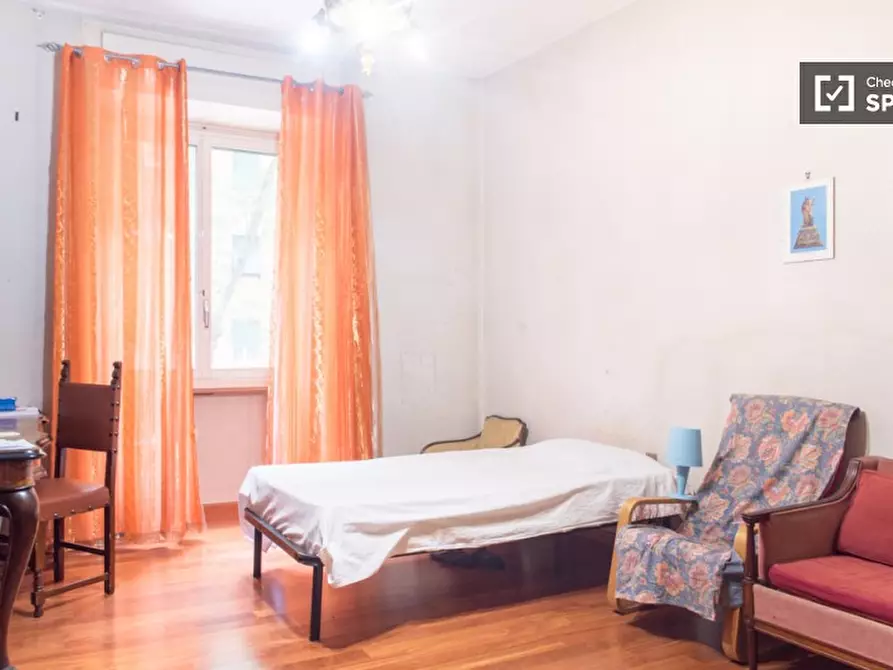 Immagine 2 di Camera condivisa in affitto  in Via Satrico a Roma