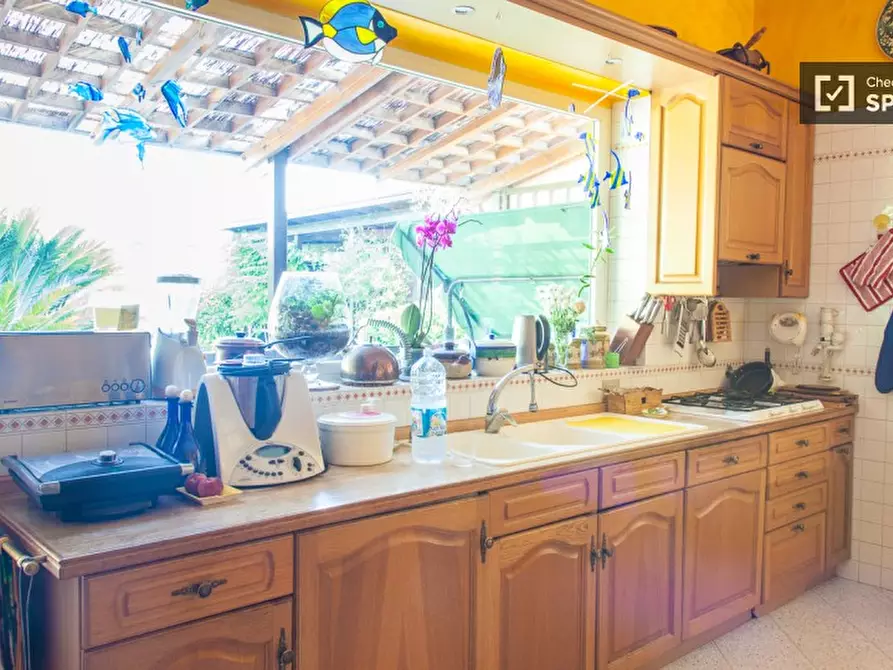 Immagine 5 di Camera condivisa in affitto  in Vicolo Casale Lumbroso a Roma